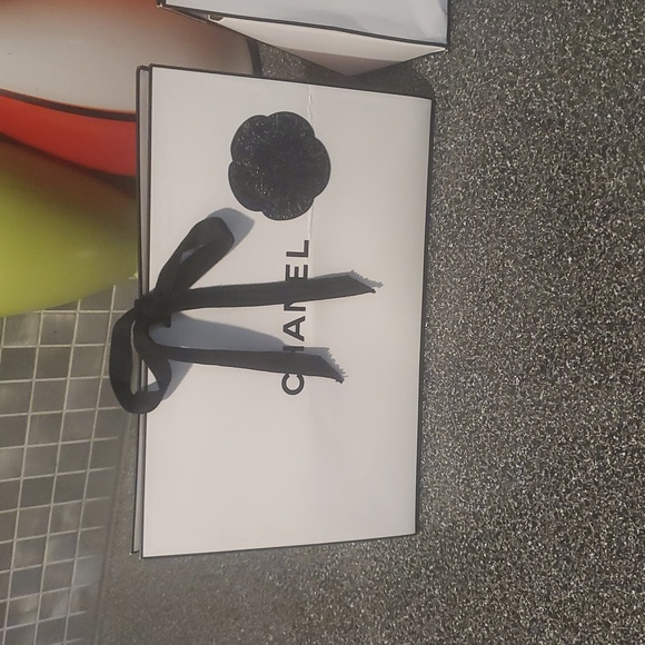 Chanel White Gift Boxes - Picture 5 of 14